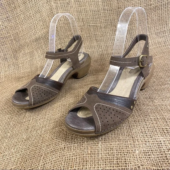 Merrell Clog Sandals leather heel Brown Ankle Sling Back Size 6 - Picture 1 of 11